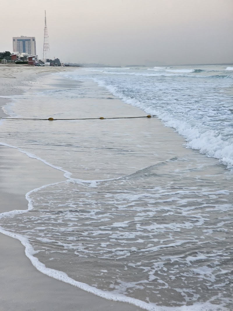 Al Khan 2 Beach — Personal Services in Sharjah, Al Khan - Image 3