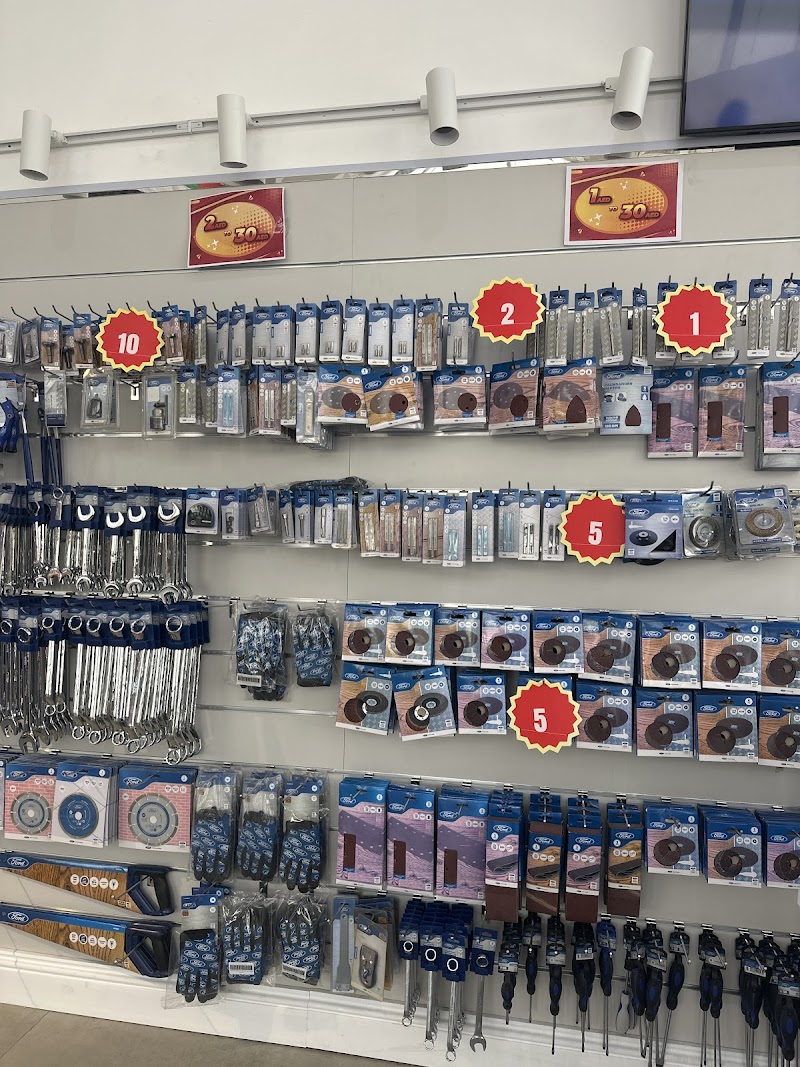 VTOOLS Sharjah: Tools & Equipment Store — Ladders Workbenches in Sharjah, Al Khan - Image 2