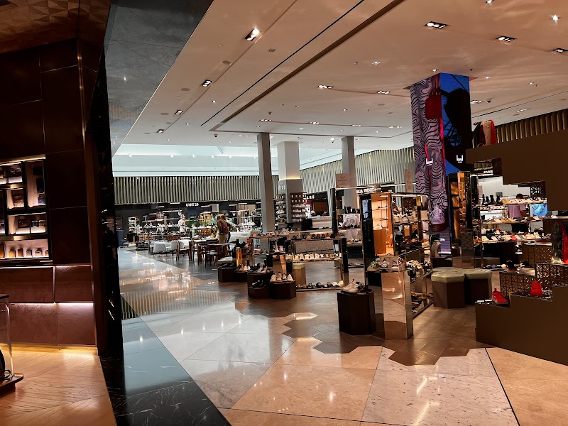 Apple Dubai Mall — Laptops Desktops Accessories in Dubai, Downtown - Image 2