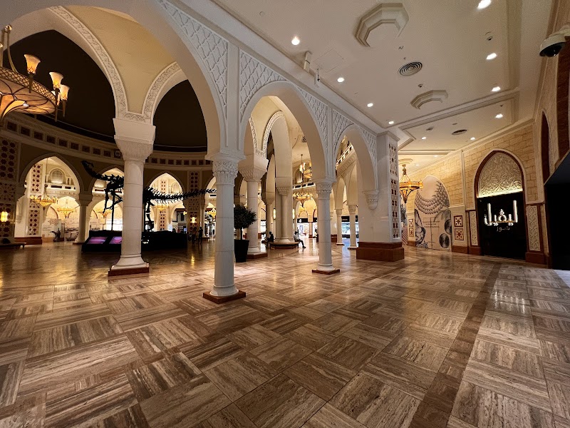 Apple Dubai Mall — Laptops Desktops Accessories in Dubai, Downtown - Image 3