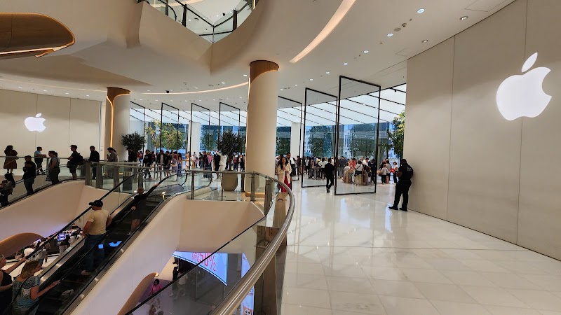 Apple Dubai Mall — Laptops Desktops Accessories in Dubai, Downtown - Image 5