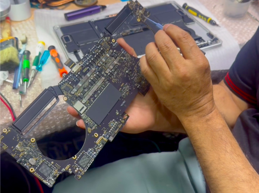 iStore Dubai — Laptops Desktops Accessories in Dubai, Downtown