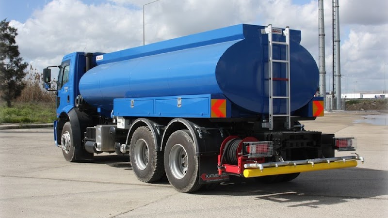 sweet water supply — Water Tanker in Dubai, Jumeirah