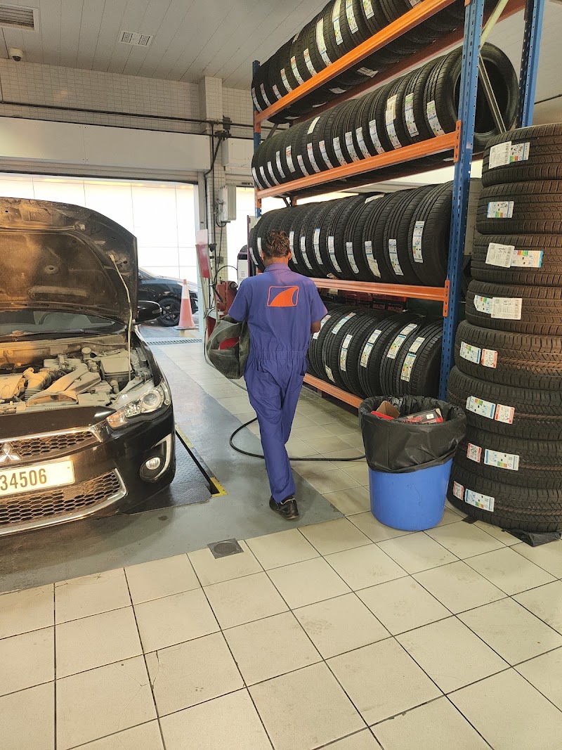 Fasttrack Emarat Al Barsha South — Vehicle Services in Dubai, Al barsha - Image 2