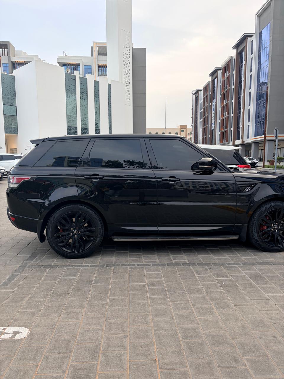2015 Range Rover Sport V8 – GCC Specs - Image 2