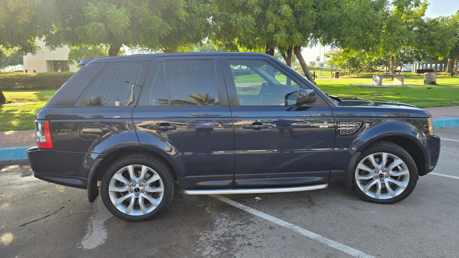   🚨 RUSH SALE – CLEAN & WELL MAINTAINED SUV 🚨  ✨ FOR SALE: RANGE ROVER SPORT HSE 2013 💎 Lady Driv
