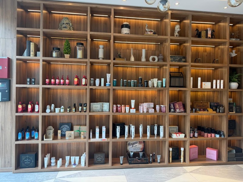 Atelier Hommage Boulevard — Salon for men and Women in Dubai, Downtown - Image 5