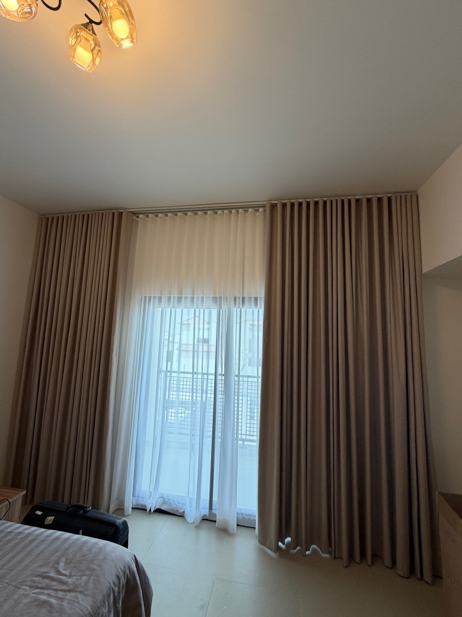 Elegant curtains for modern interiors - Image 2