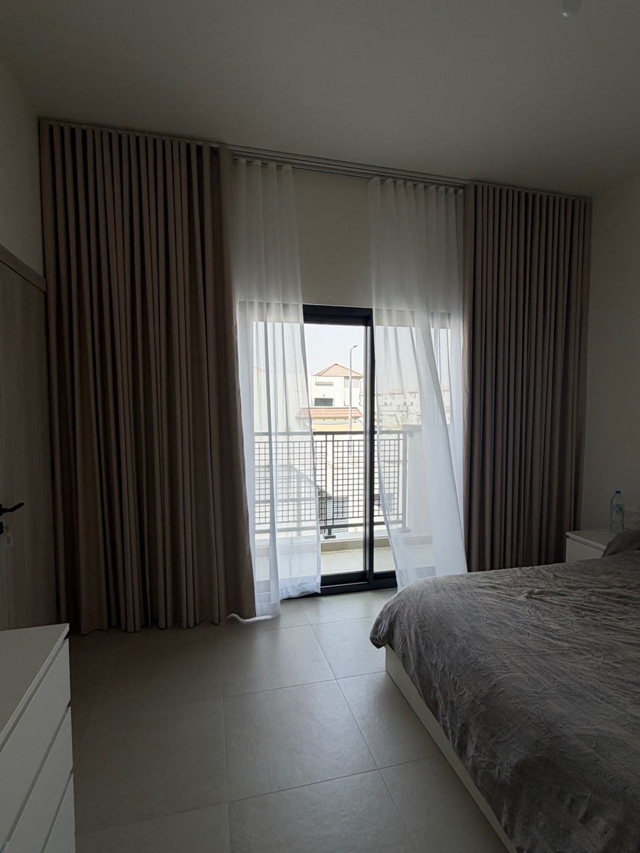 Elegant curtains for modern interiors - Image 3