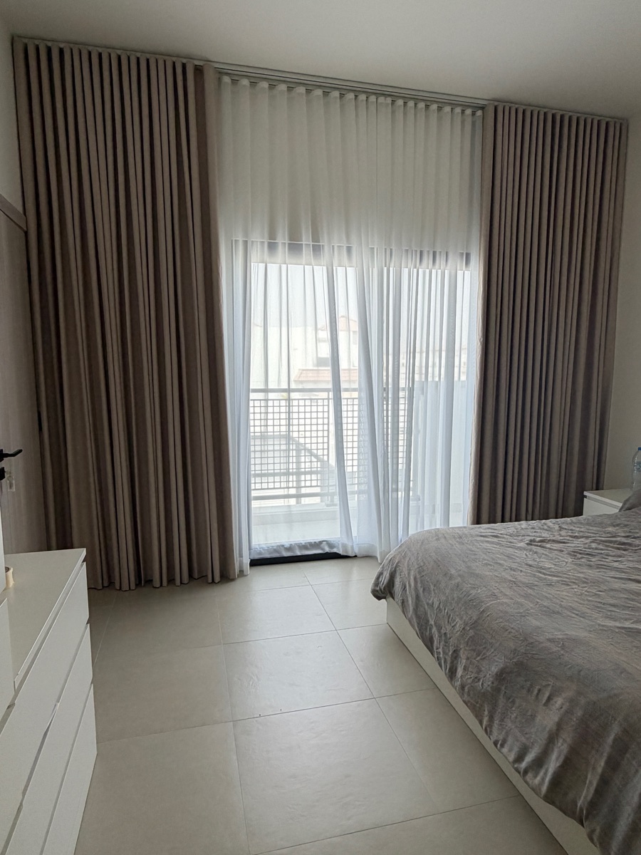 Elegant curtains for modern interiors - Image 4