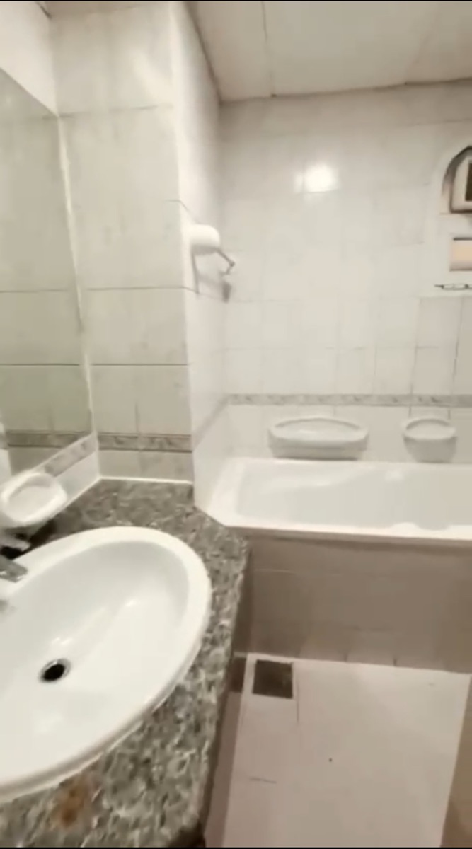One bedroom - Image 5