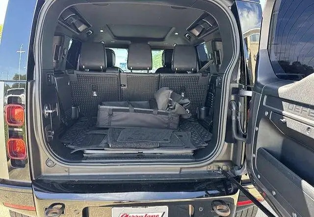 2023 land Rover Defender 