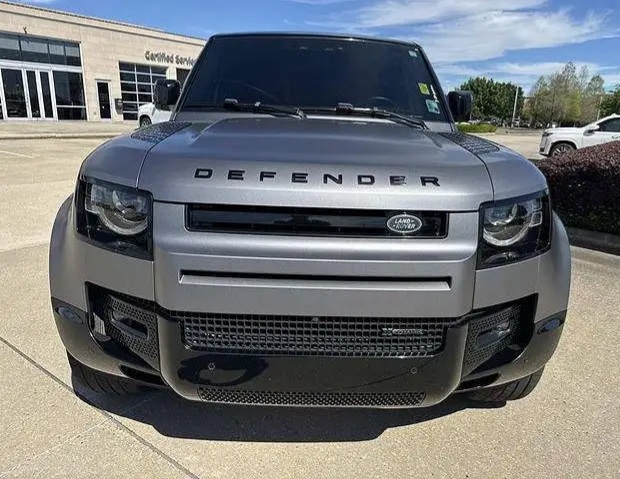 2023 land Rover Defender  - Image 5