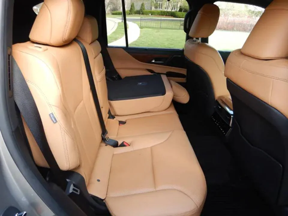 2023 lexus LX  - Image 4