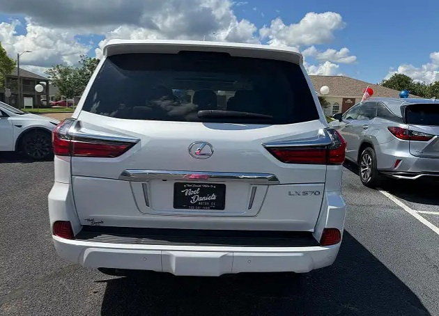 2019 lexus  LX 570 - Image 2