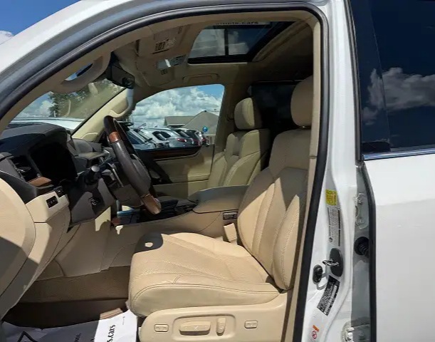 2019 lexus  LX 570 - Image 3