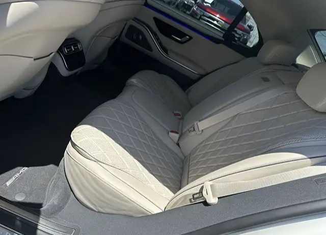 2023 Mercedes Benz c class 300 - Image 4