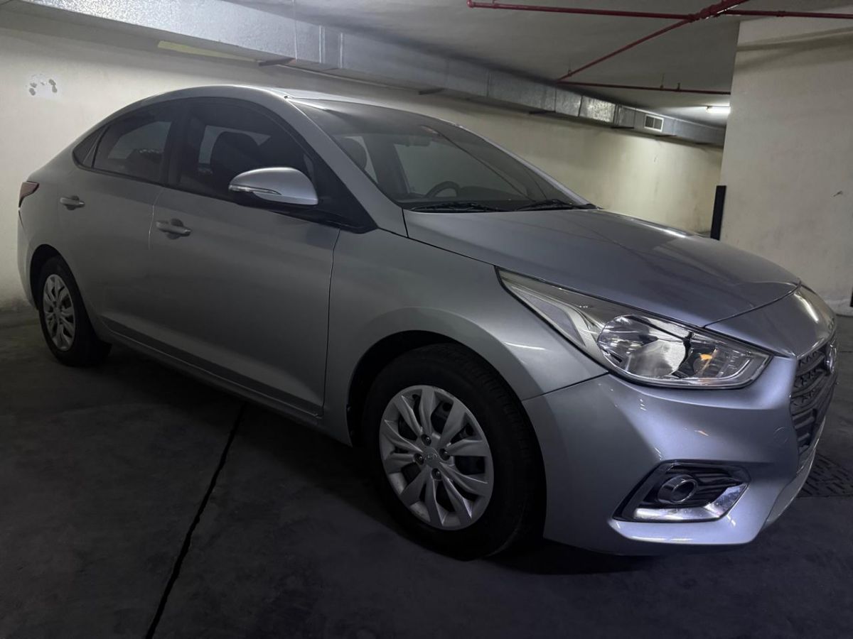 Hyundai Accent - Image 2