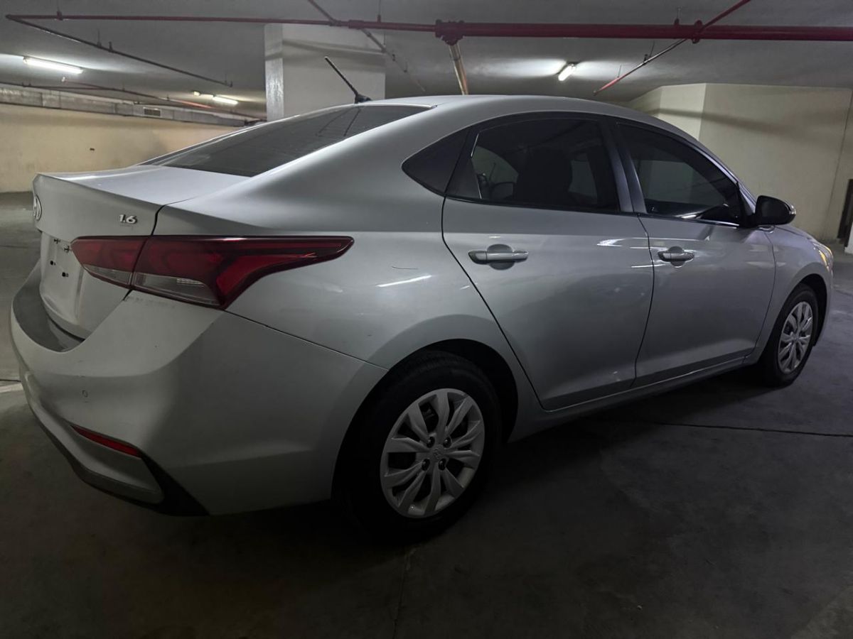 Hyundai Accent - Image 4