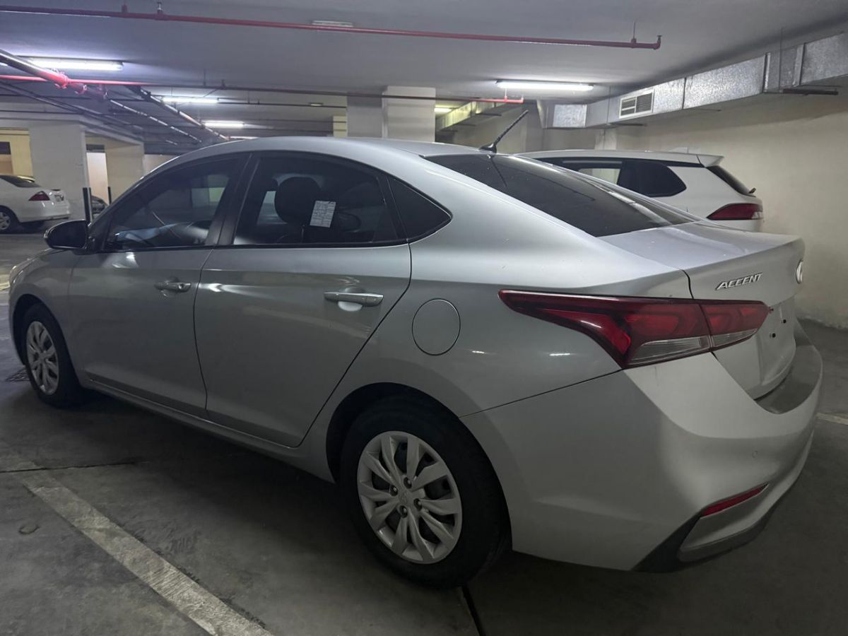 Hyundai Accent - Image 5