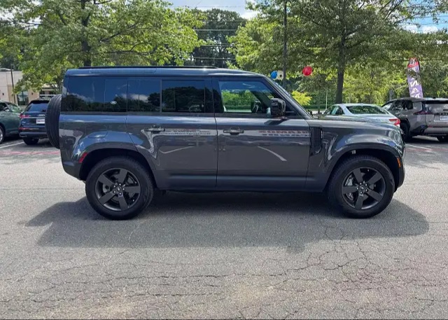 2024 land Rover Defender 
