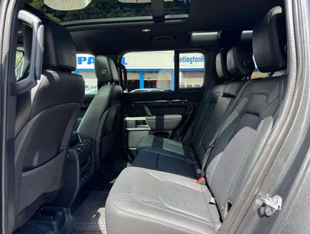 2024 land Rover Defender  - Image 4