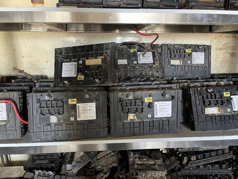 AL SHAMIKH USED CARS & SPARE PARTS TR. CO. L.L.C. — Trucks Heavy Vehicles in Sharjah, Al Nahda - Image 4