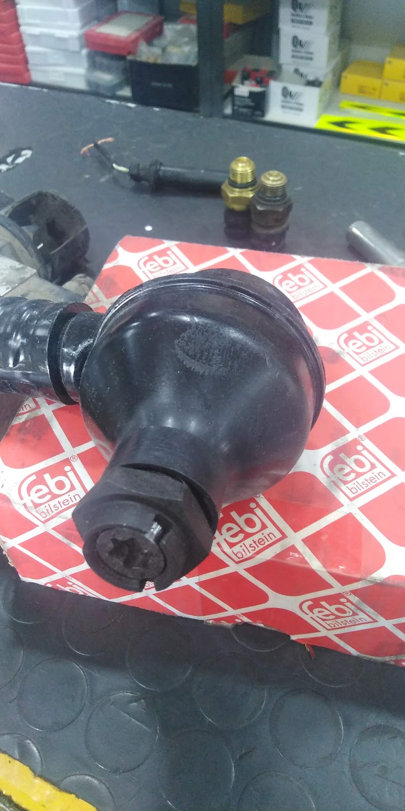 Al taj al azraq auto spare parts br2 — Marine Vehicle Parts Accessories in Sharjah, Al Taawun - Image 4