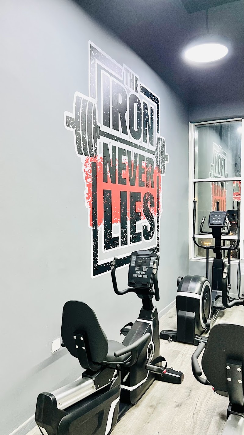 Real Fit Gym - Gents & Ladies — Sports Equipment in Sharjah, Al Taawun - Image 3