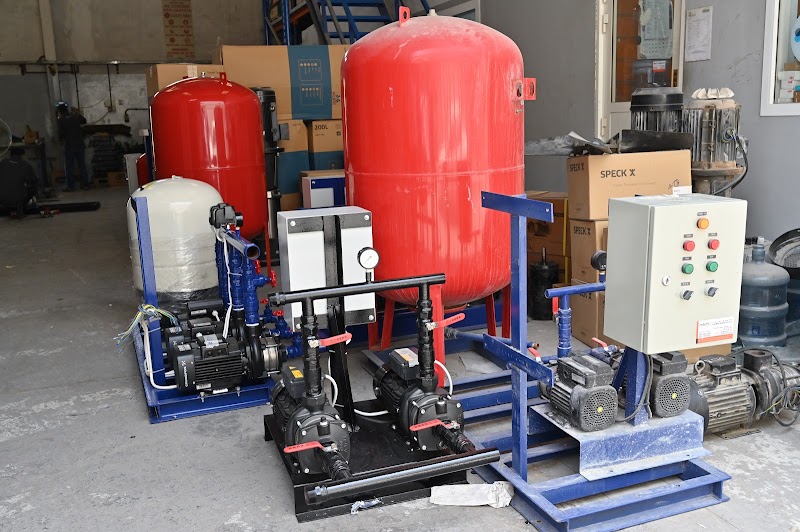 Al Mahrain Bldg Mat. Tr.Co LLC — Water Tanks Heaters in Sharjah, Al Taawun