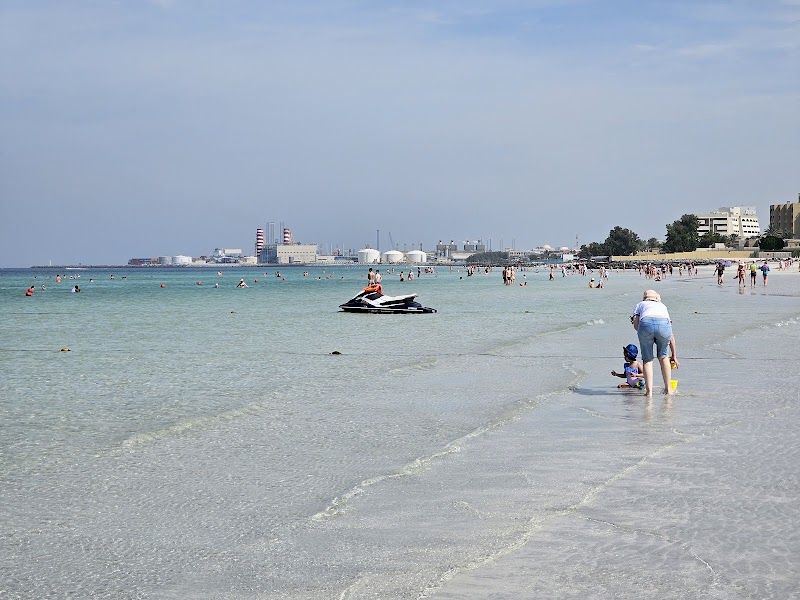 Al Khan Beach Park — Cars in Sharjah, Al Khan - Image 2