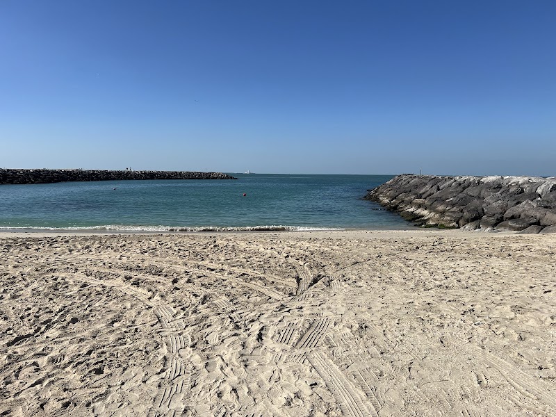 Al Khan Open Beach. — Cars in Sharjah, Al Khan - Image 3