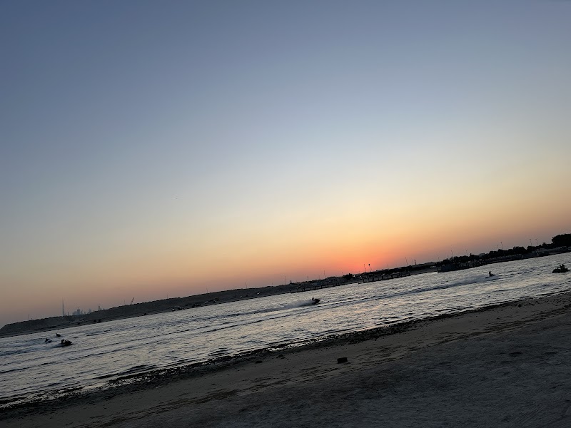 Al Khan Open Beach. — Cars in Sharjah, Al Khan - Image 4