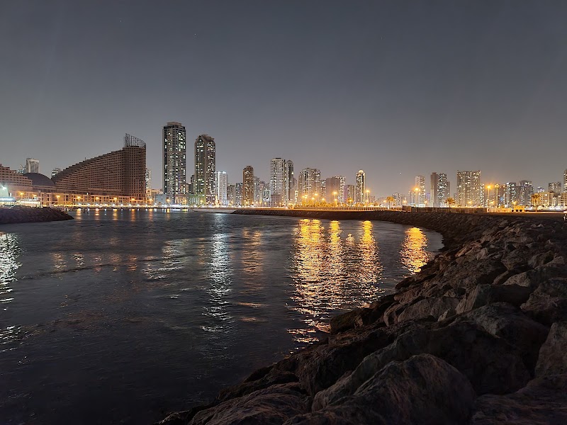 Al Khan Open Beach. — Cars in Sharjah, Al Khan - Image 5