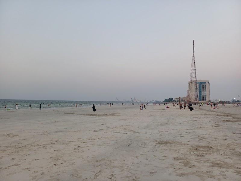 Al Khan Beach Entrance — Cars in Sharjah, Al Khan - Image 2