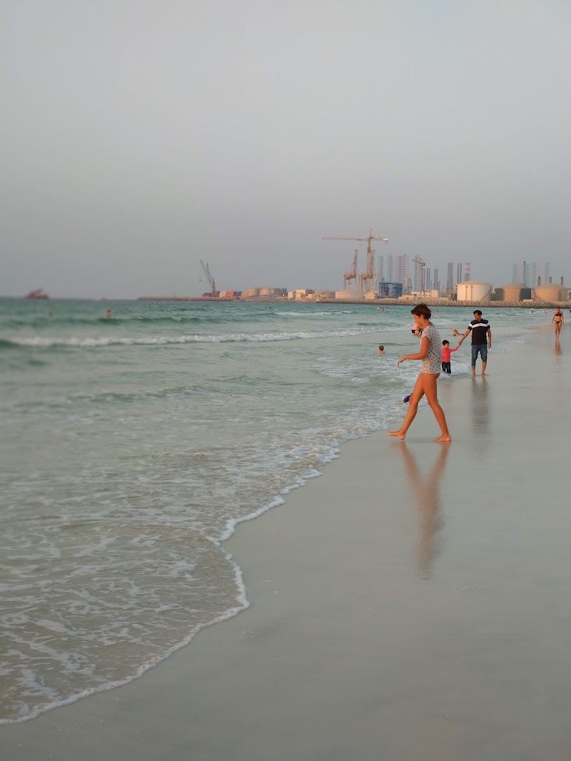 Al Khan Beach — Cars in Sharjah, Al Khan - Image 2