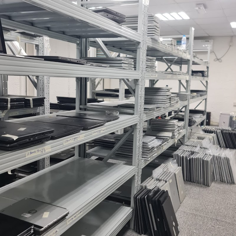 TECHNOLOGY CORNER — Projectors Monitors in Sharjah , Al Khan - Image 4