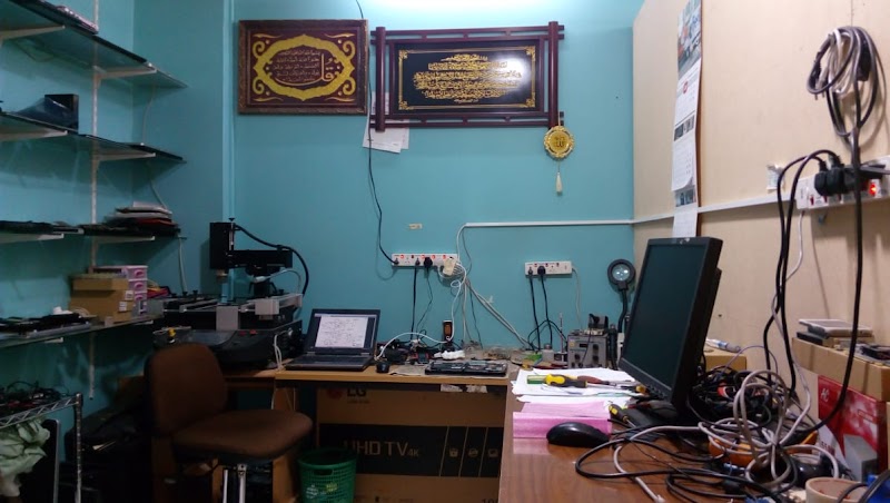 FAN AL IKHTIYAR COMPUTER LLC — Projectors Monitors in Sharjah , Al Khan - Image 5