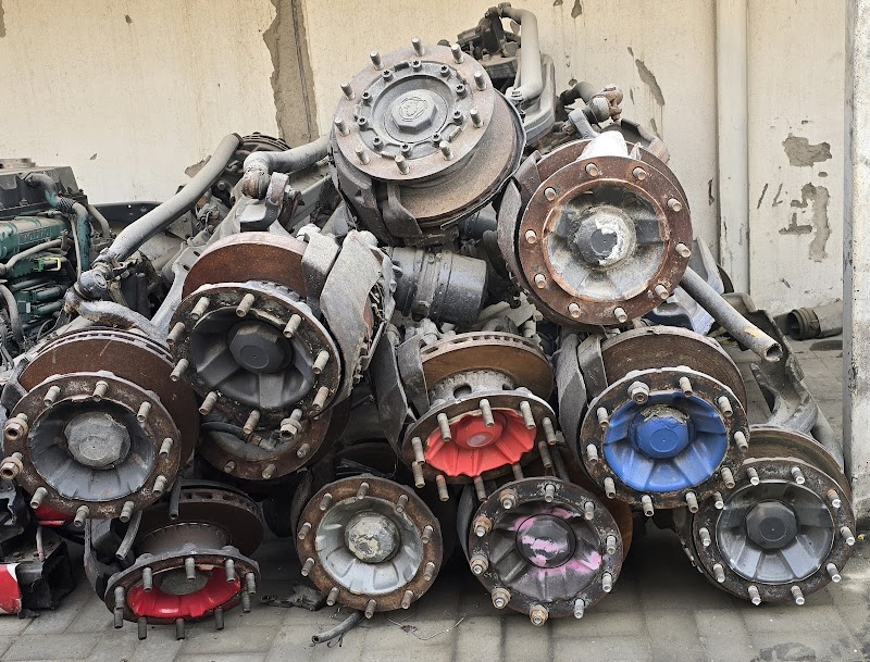 TRUCK PARTS — Motorbike Parts Accessories in Sharjah, Al Khan - Image 5